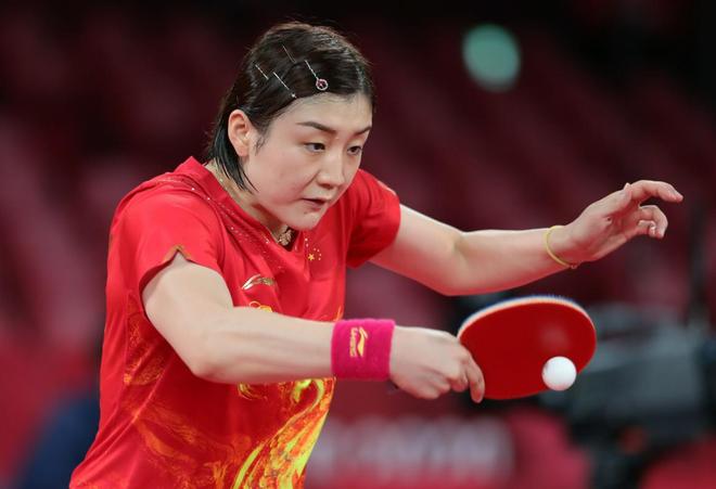 虽然背景和 虽然背景和