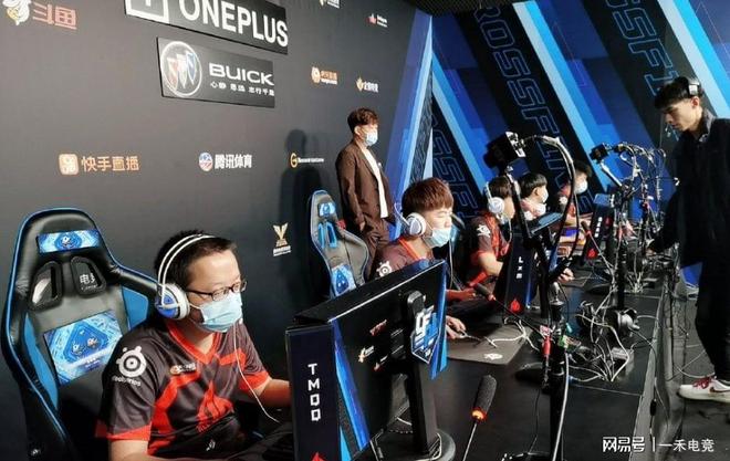 步之遥的他 步之遥的他