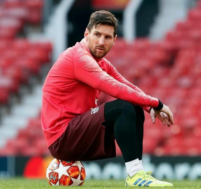 群无持球突 群无持球突